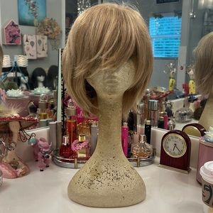 Pixie Cut 💯 Human hair pre-owned wig/sheitel! No name on the wig!